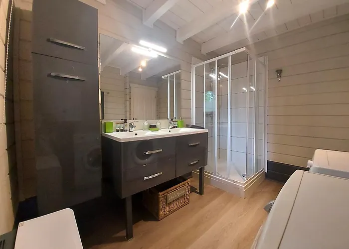 Vakantiehuis Le Refuge - Sauna - Hot Tub - Playstation *